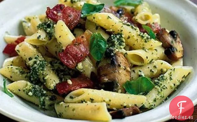 Pasta con tocino y champiñones