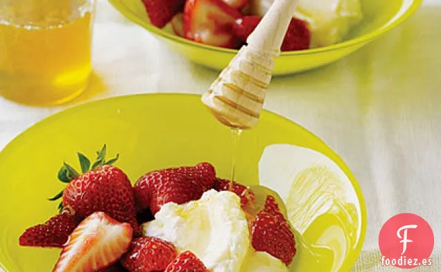 Fresas con Fromage Blanc y Miel de Limón
