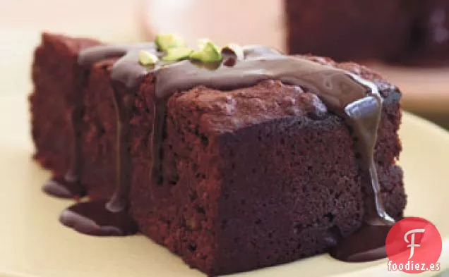 Tarta de Chocolate y Pistacho con Ganache de Chocolate Caliente
