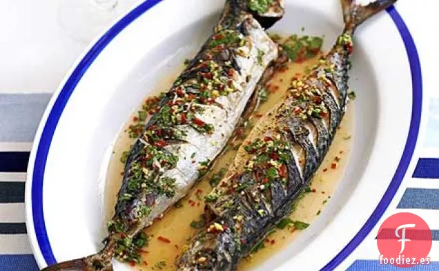 Caballa a la parrilla con jengibre, chile y chorrito de lima