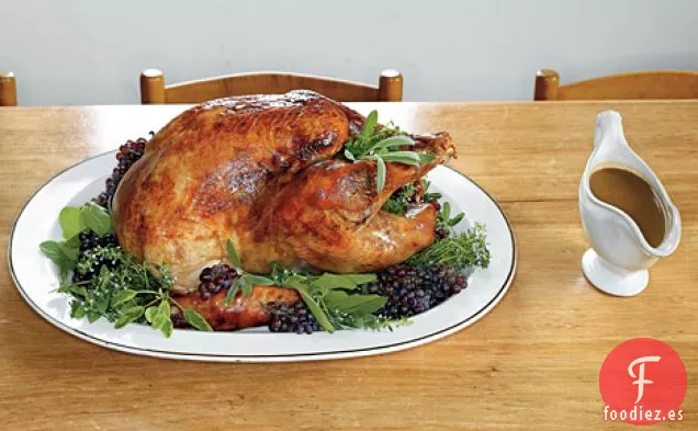 Pavo Tradicional Asado con Hierbas de Tocino y Salsa de Sidra