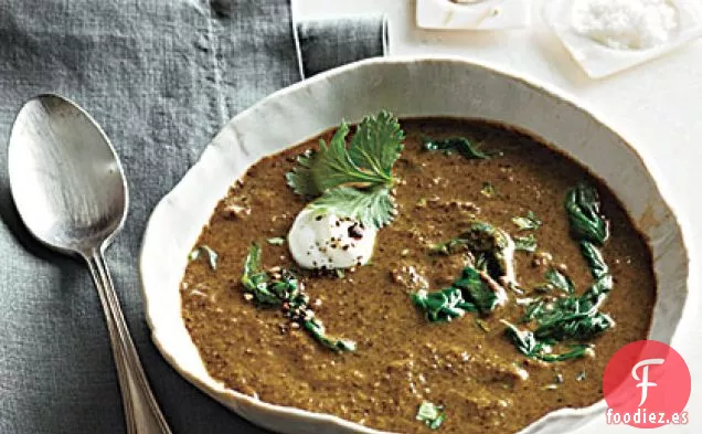 Sopa de Lentejas al Curry con Yogur y Cilantro