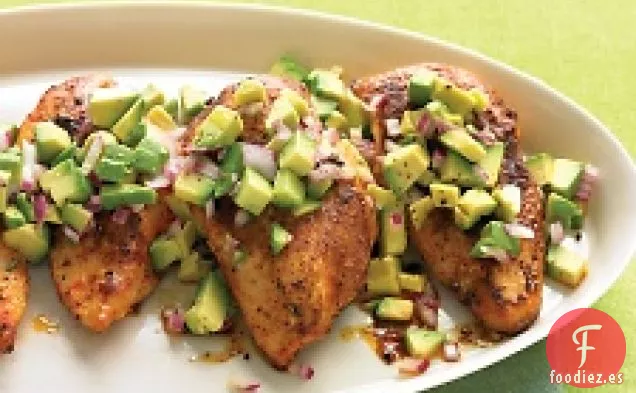 Pollo frotado De Cayena Con Salsa De Aguacate
