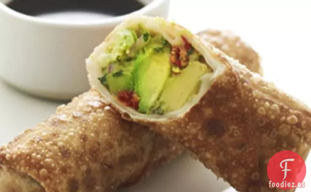 Rollos De Huevo De Aguacate Con Salsa Picante