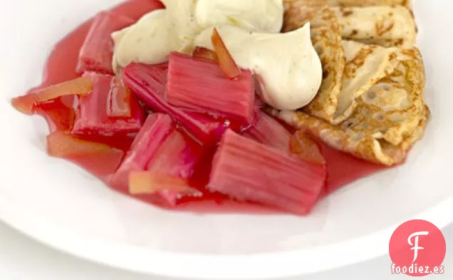 Compota de ruibarbo con crema fresca de vainilla y tortitas