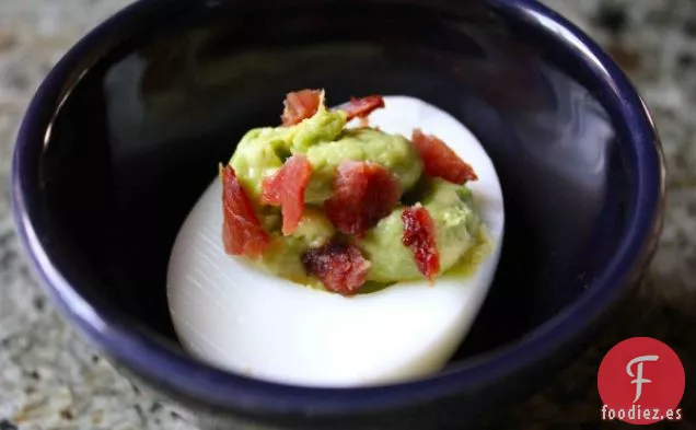 Huevos 'endiablados' de Aguacate y Tocino