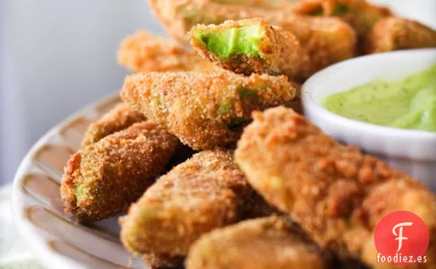 Patatas Fritas De Aguacate Con Salsa De Cilantro Y Limón