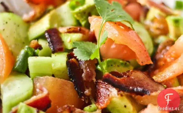 Ensalada De Aguacate Con Tocino Y Aderezo Con Goteo De Tocino