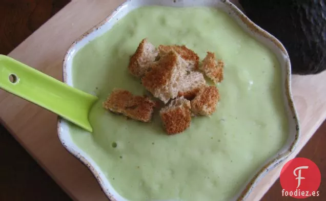 Sopa De Aguacate Picante Con Croutones Crujientes