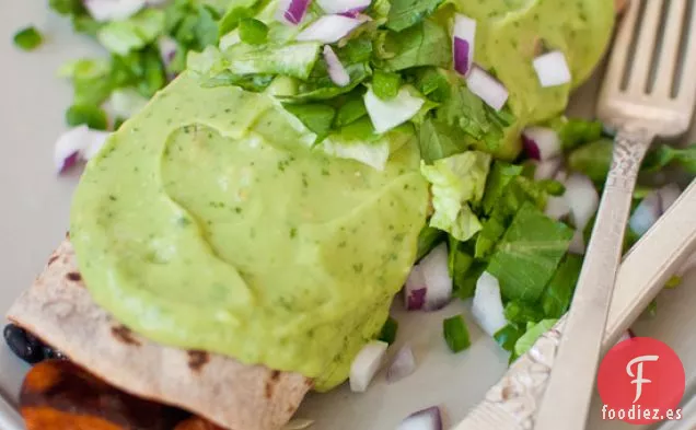 Burrito de Batata Sofocado en Salsa Verde de Aguacate