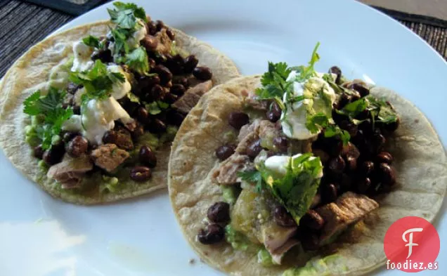 Tacos De Cerdo Con Guacamole Y Salsa Verde