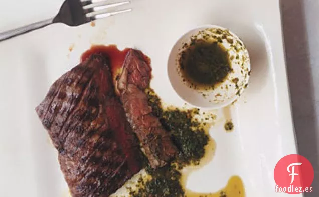 Filetes de Falda a la Parrilla con Salsa de Orégano y Perejil