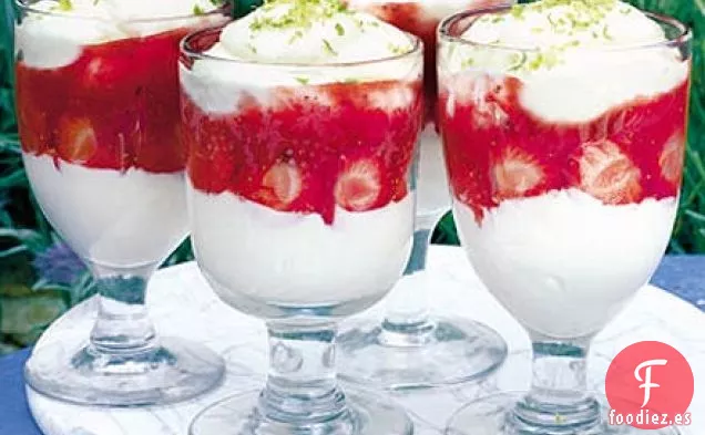 Flanes de coco con fresas y lima