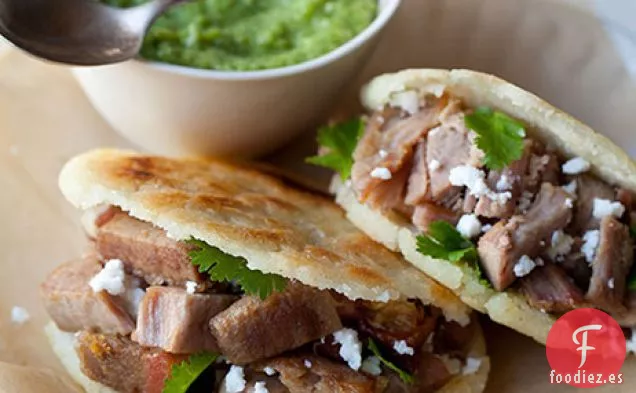 Arepas Rellenas De Carnitas Y Guasacaca