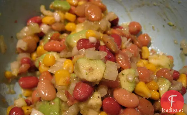 Ensalada de Aguacate con Cuatro Frijoles