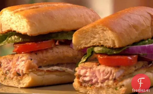 Héroe de Bagre con Tomates Chamuscados y Mayonesa con Hierbas