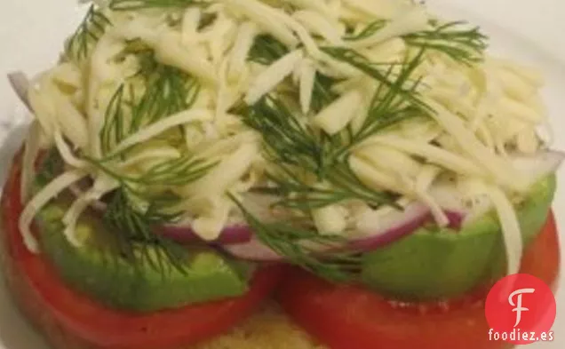 Sándwich De Aguacate, Tomate, Soja, Queso Y Eneldo