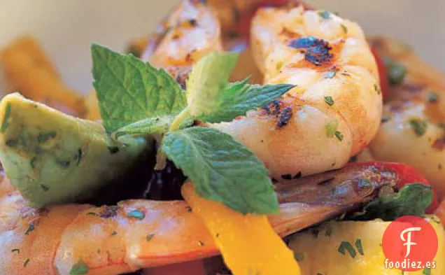 Ensalada de Frutas Tropicales, Aguacate y Camarones a la Parrilla
