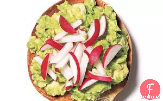 Bagel Con Aguacate Y Rábano