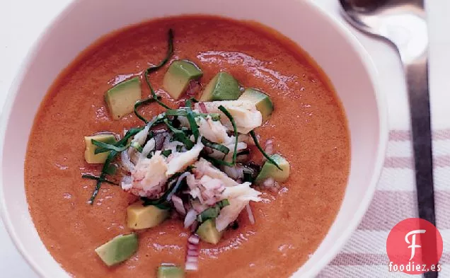 Sopa de Tomate Fresco con Guacamole de Cangrejo
