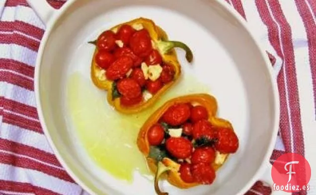 Pimientos Rellenos Con Tomates, Albahaca Y Queso Feta