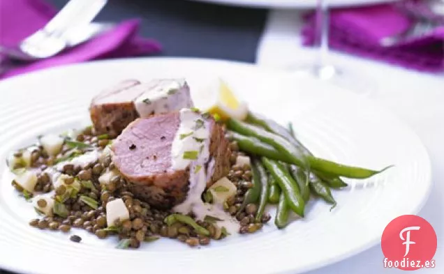 Filete de cerdo de mostaza con lentejas de manzana y alioli de hierbas