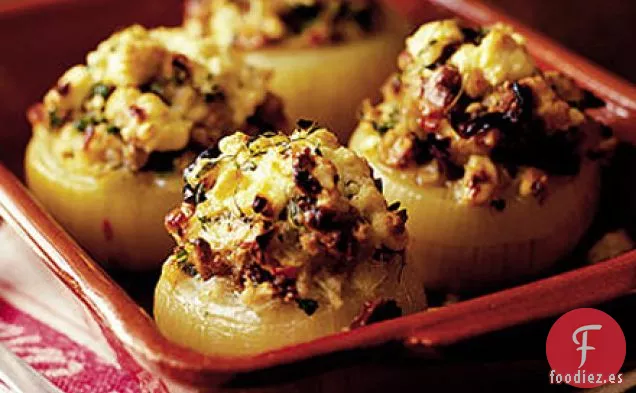 Cebollas tostadas rellenas de queso Feta