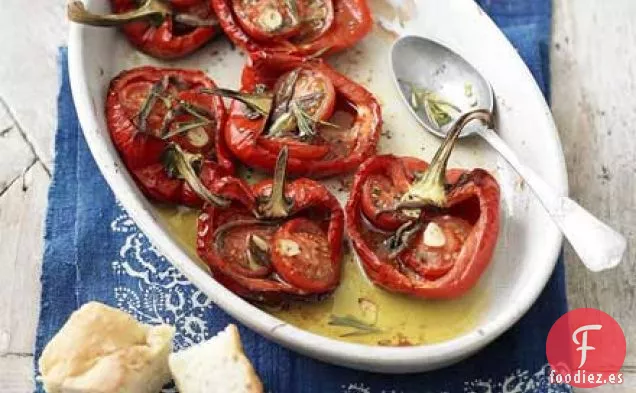 Pimientos asados con tomates y anchoas