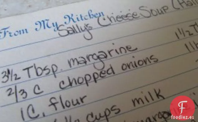 Sopa De Queso Con Pimiento Rojo Y Tocino