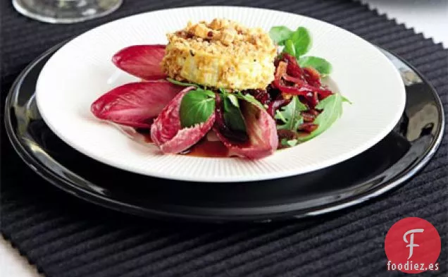 Queso de cabra al horno con corteza de avellana y cebollas balsámicas