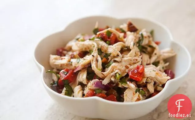 Ensalada De Pollo Con Pimientos Asados Y Almendras Tostadas