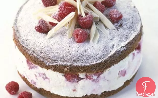 Torta de mármol de chocolate blanco, frambuesa y avellana