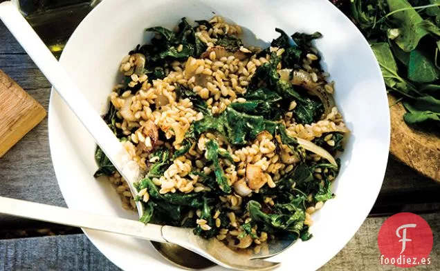 Bayas de Trigo con Cebollas Carbonizadas y Col Rizada