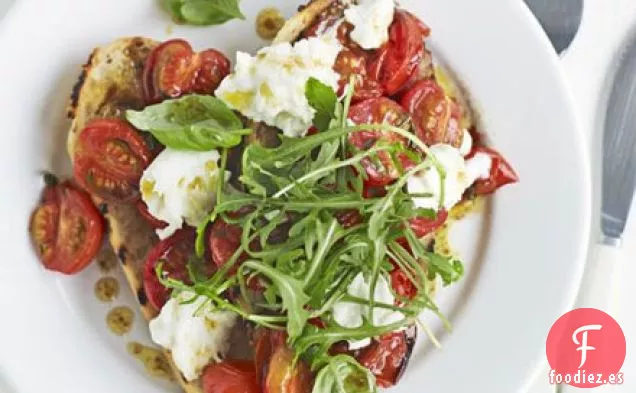 Tomate asado, mozzarella y rúcula