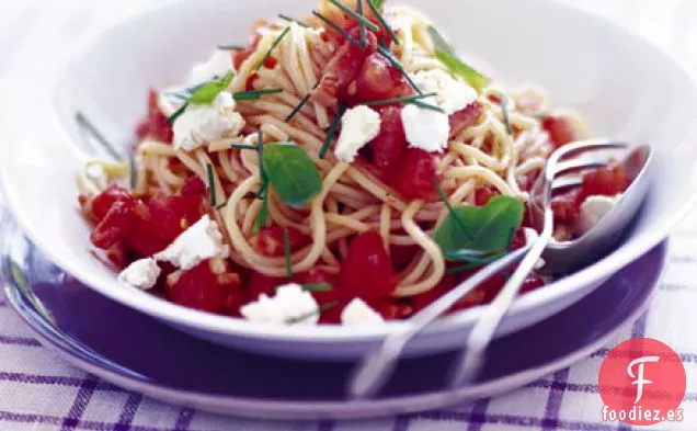 Espaguetis con salsa de tomate de 5 minutos