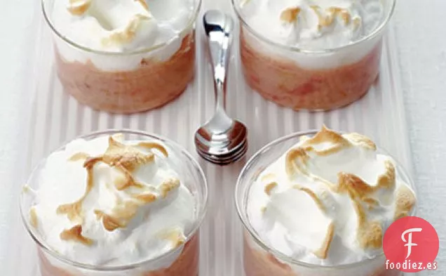 Macetas de merengue de ruibarbo y fresa