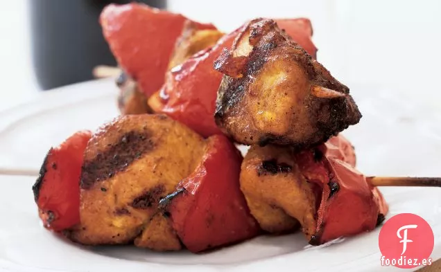 Kebabs de Pollo al Curry y Pimiento Rojo