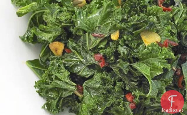 Col rizada salteada con chile y ajo