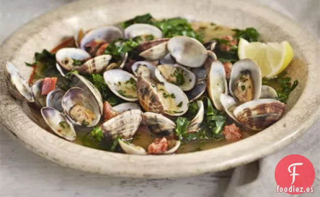 Almejas al vapor en caldo verde azafrán y primavera