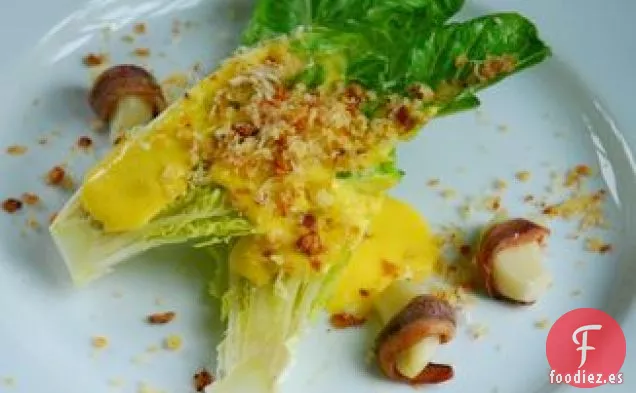 Ensalada César con Ajo Envuelto en Anchoa y Sabayón de Limón Salado