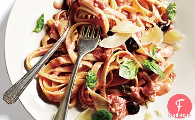 Fettuccine con Salsa de Crema de Tomate