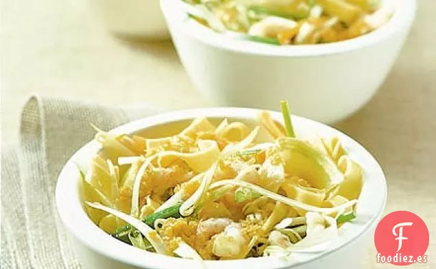 Ensalada de tagliatelle de gambas orientales