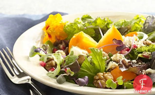 Ensalada de Caqui y Queso Azul Con Nueces