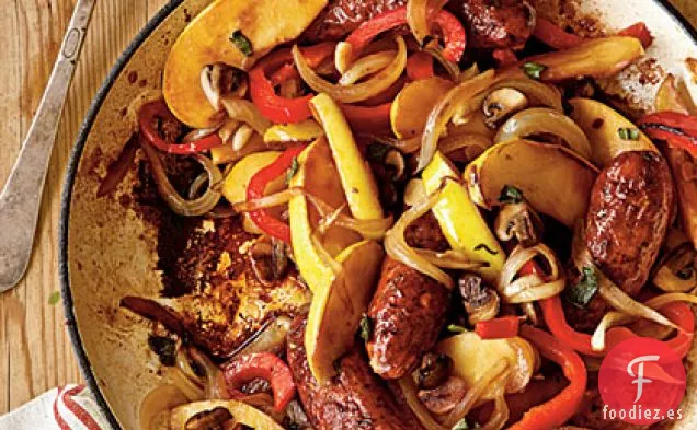 Salchichas Asadas en Sartén con Manzanas, Cebollas y Salvia