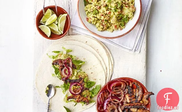 Fajitas de champiñones con hummus de aguacate