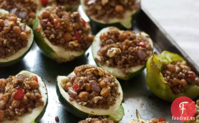 Verduras Rellenas Con Bayas De Trigo, Pesto Y Garbanzos