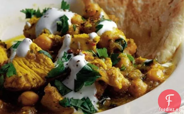 Curry de pollo fragante con garbanzos