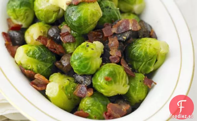 Coles de Bruselas con tocino y castañas