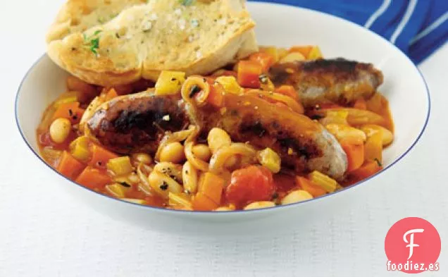 Cazuela de salchichas con pan de ajo instantáneo