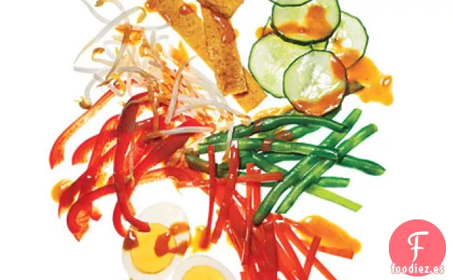 Ensalada de Verduras de Indonesia con Aderezo de Maní
